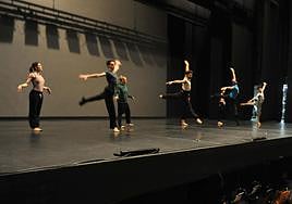 Imagen de archivo de un ensayo de danza en el Auditorio Victor Villegas.