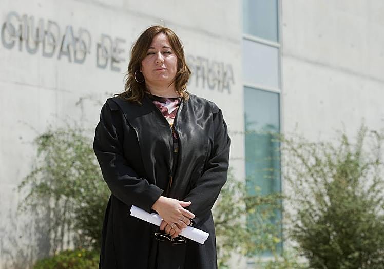 Nuria Samper, en la Ciudad de la Justicia de Murcia.