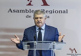 José Vélez, en junio en la Asamblea Regional.