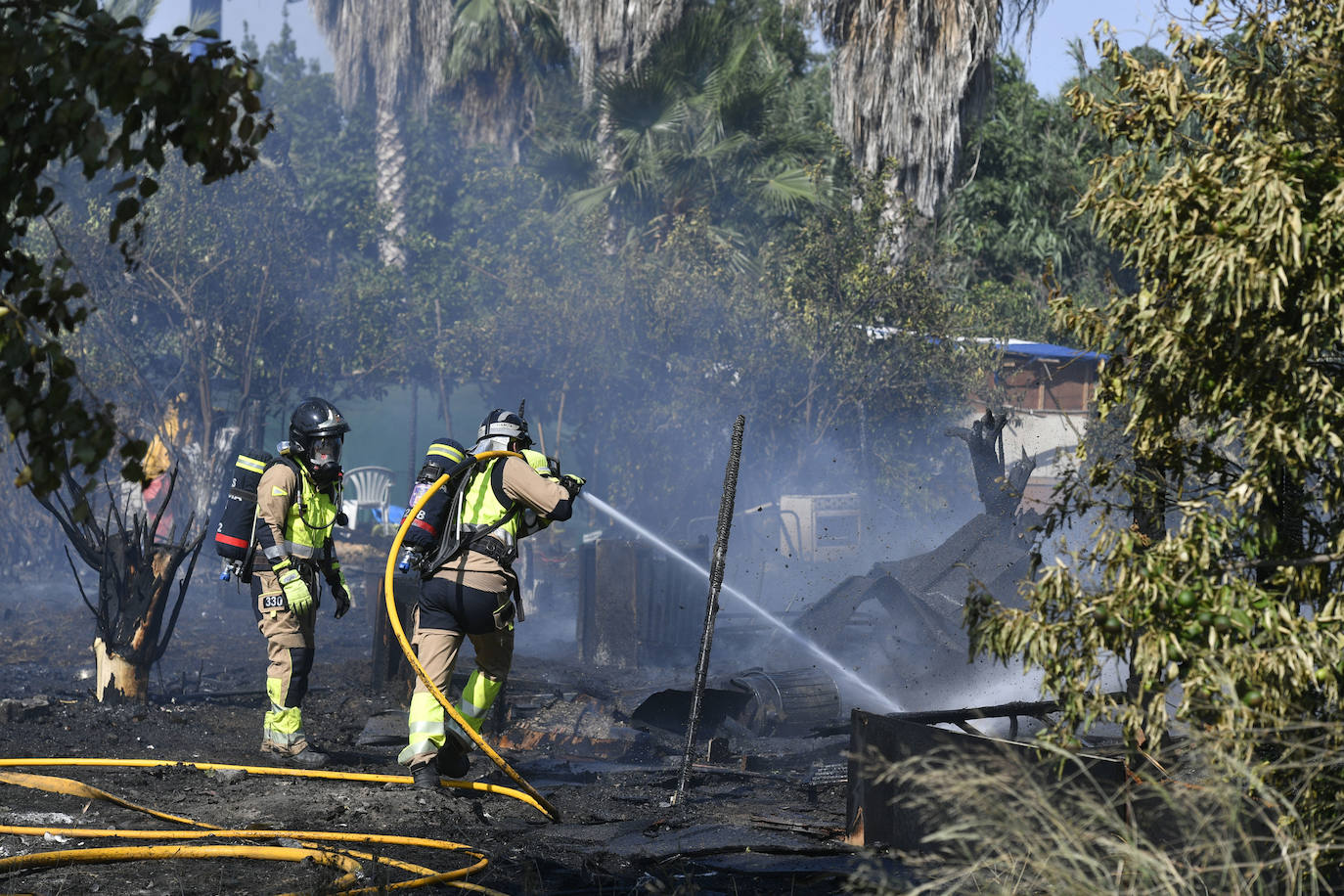 Un incendio en el poblado chabolista de La Fica alerta a los bomberos