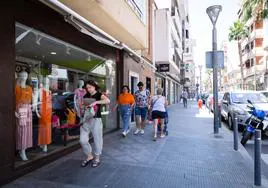La calle Ramón Gallud agrupa la mayor cantidad de comercios.