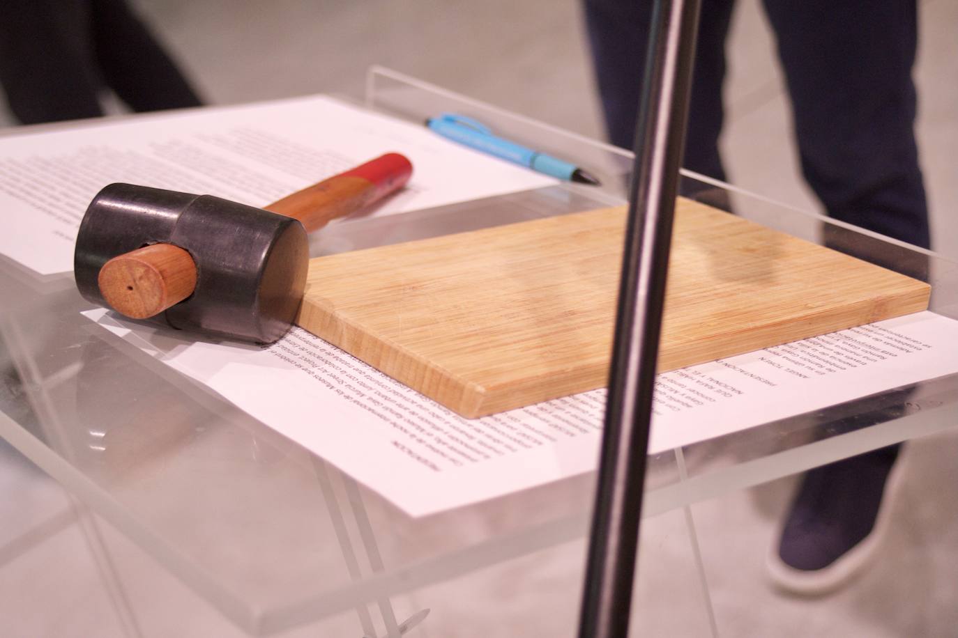 Subasta benéfica de arte, en imágenes