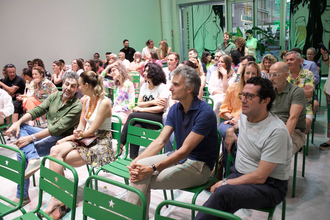 Subasta benéfica de arte, en imágenes