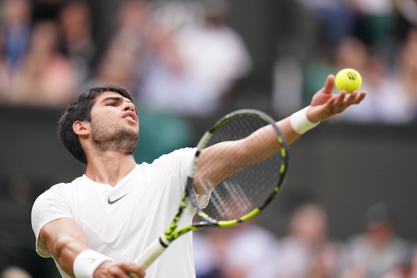 El partido entre Carlos Alcaraz y Jarry en Wimbledon, en imágenes