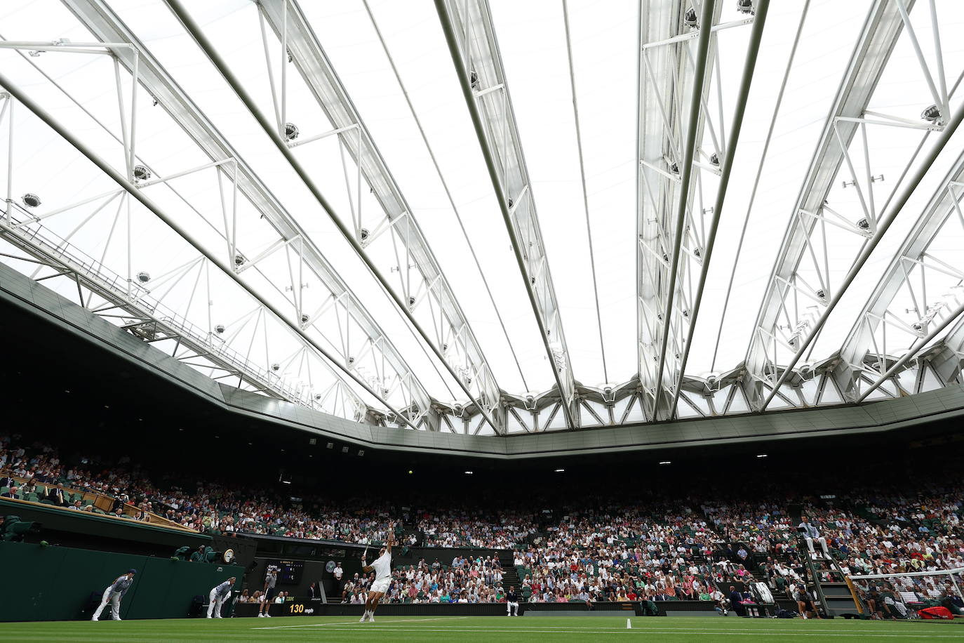 El partido entre Carlos Alcaraz y Jarry en Wimbledon, en imágenes