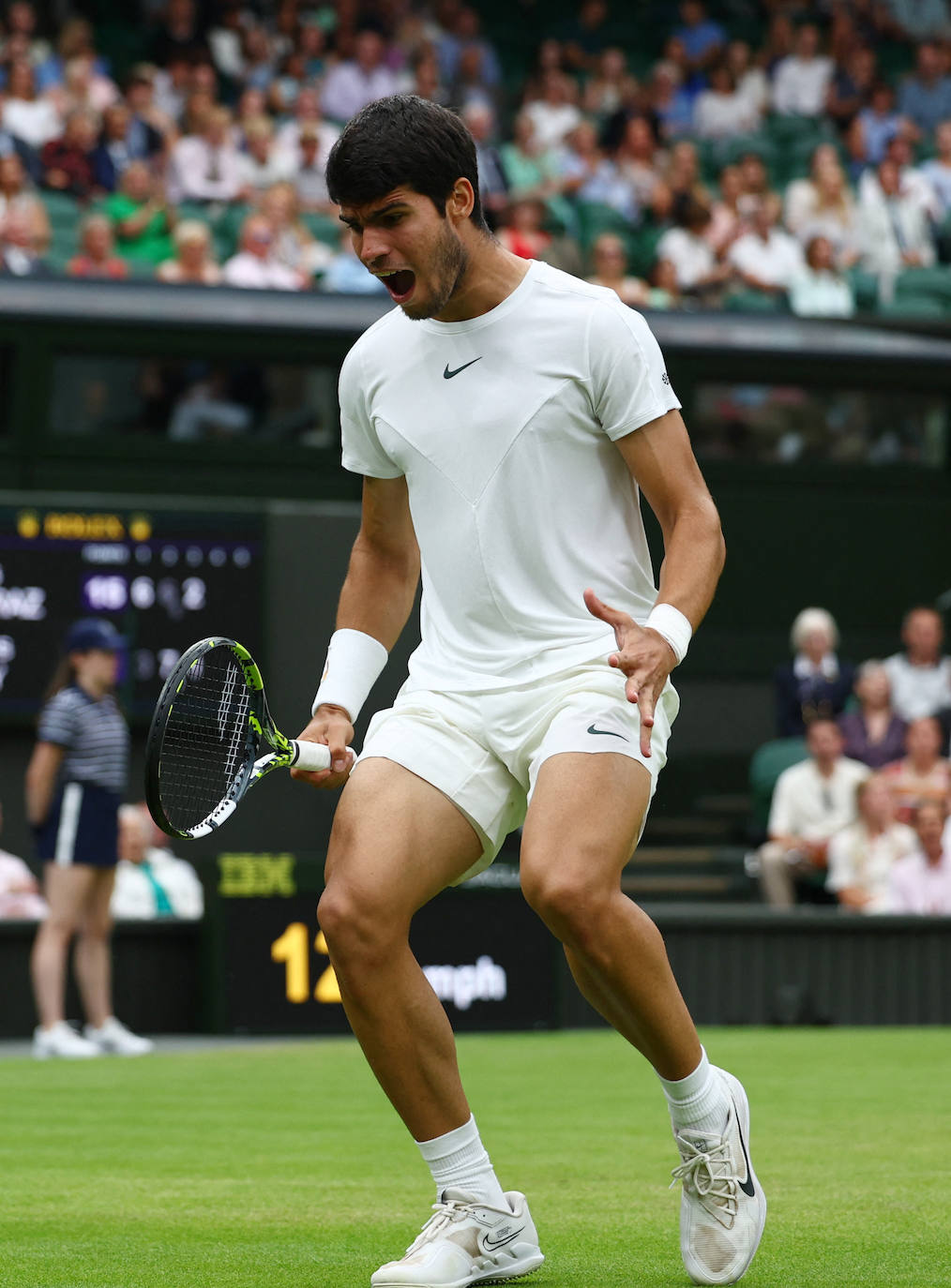 El partido entre Carlos Alcaraz y Jarry en Wimbledon, en imágenes