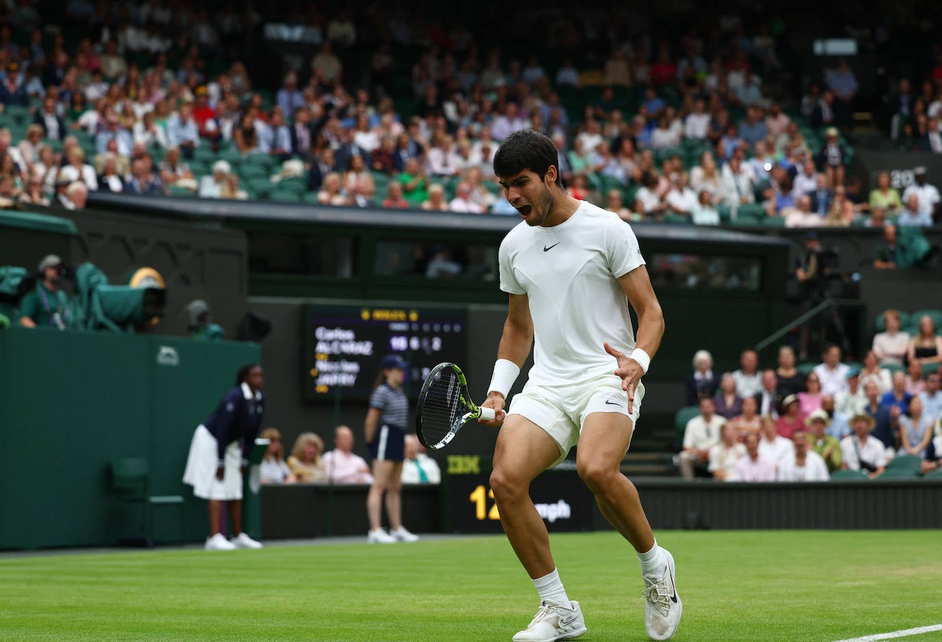 El partido entre Carlos Alcaraz y Jarry en Wimbledon, en imágenes