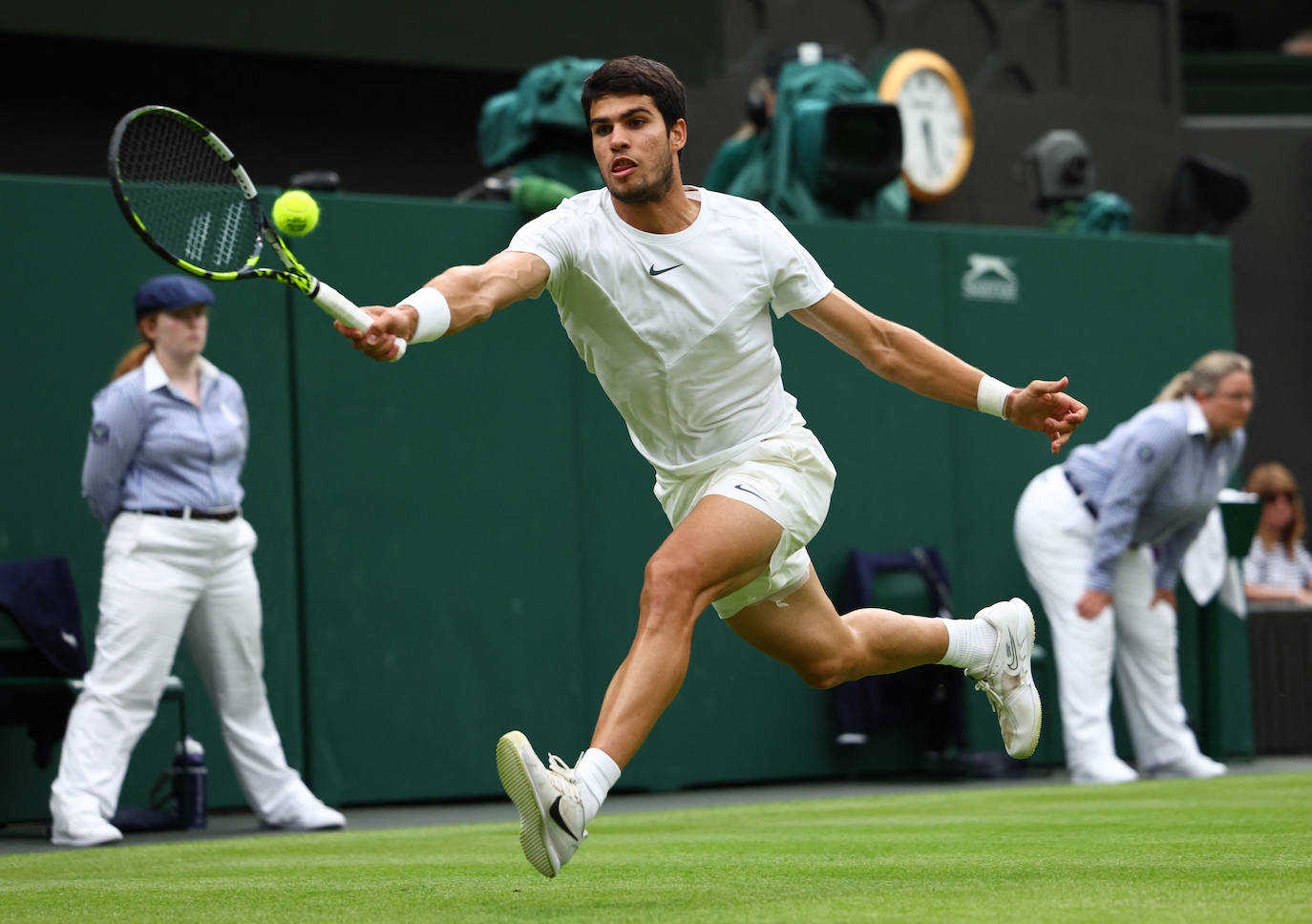 El partido entre Carlos Alcaraz y Jarry en Wimbledon, en imágenes