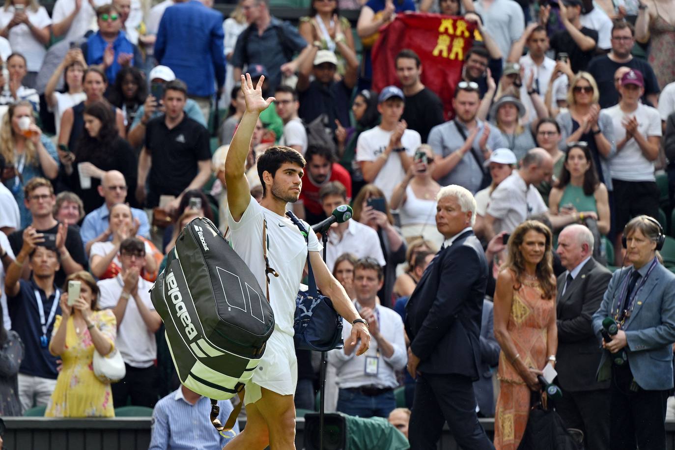 El partido entre Carlos Alcaraz y Jarry en Wimbledon, en imágenes