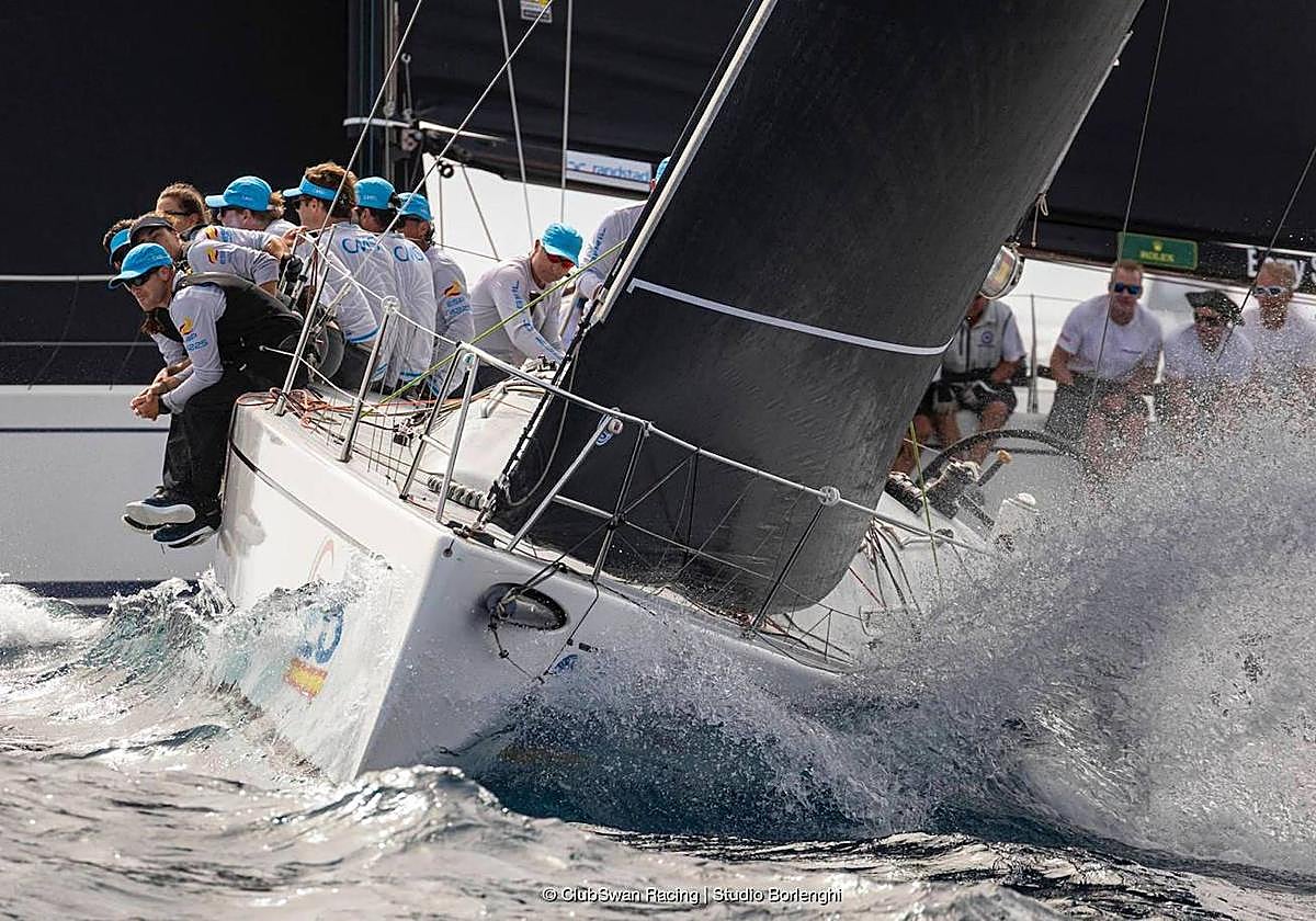 Los tripulantes del 'Pez de Abril', en una prueba reciente.
