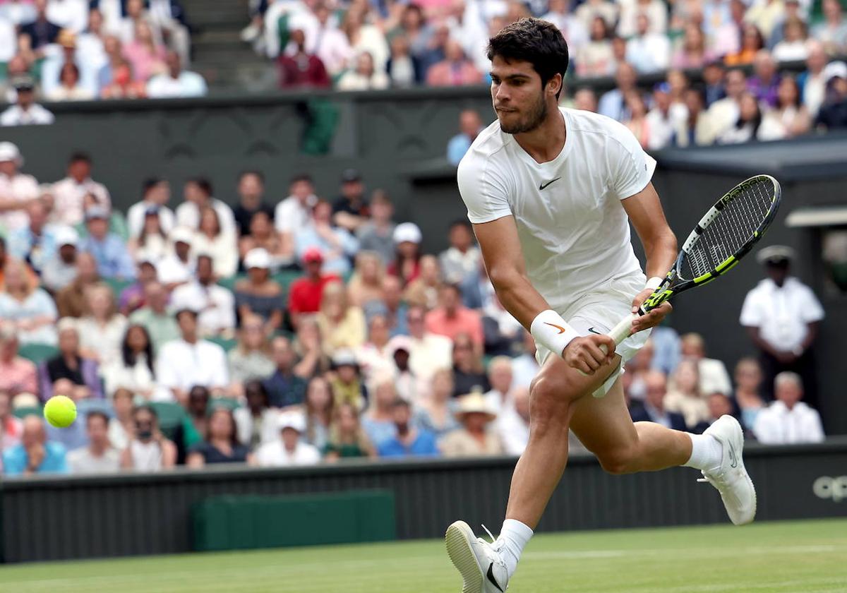 Carlos Alcaraz en su partido de octavos de final contra Matteo Berrettini.