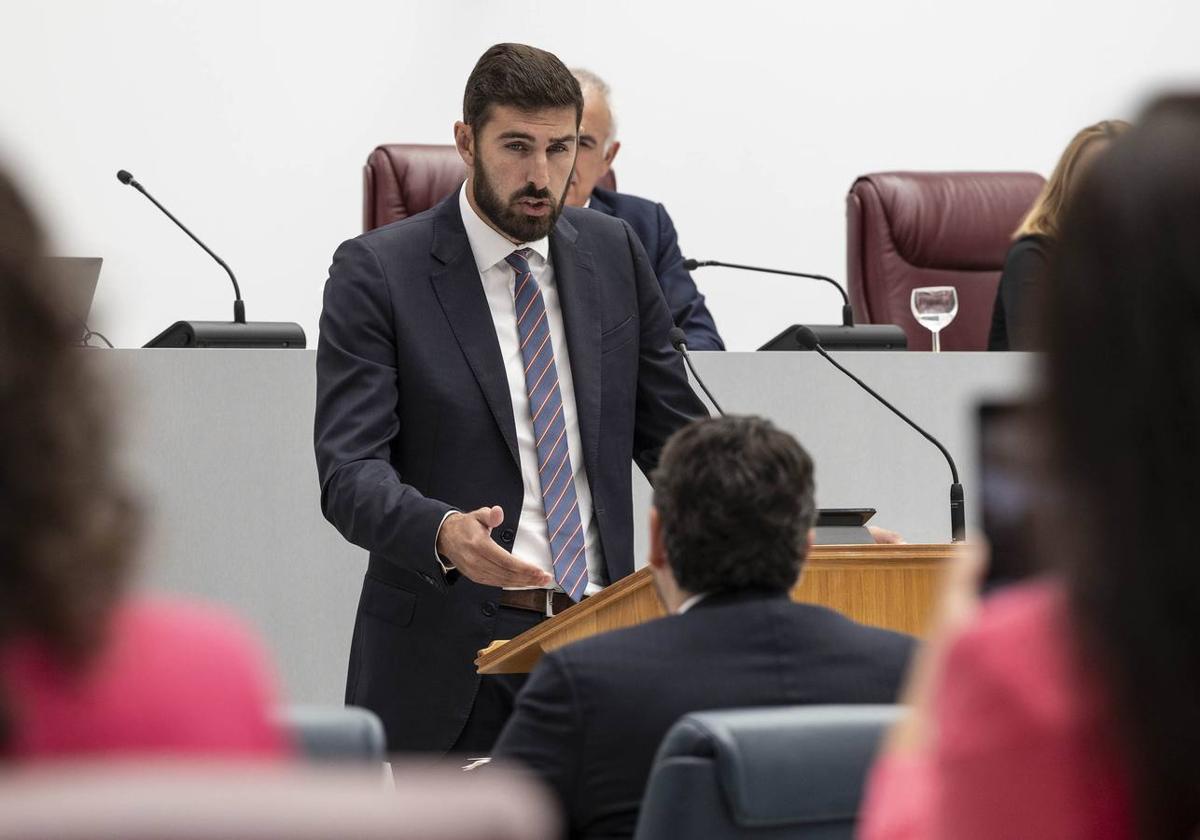 José Ángel Antelo durante el debate de investidura.