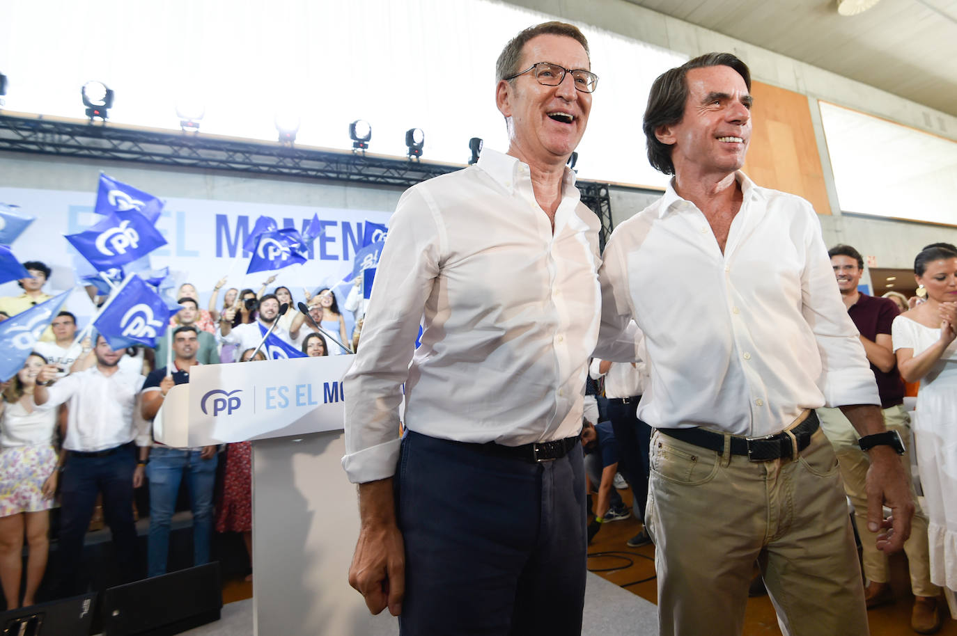 Feijóo lleva su campaña electoral a Murcia, arropado por Aznar y López Miras