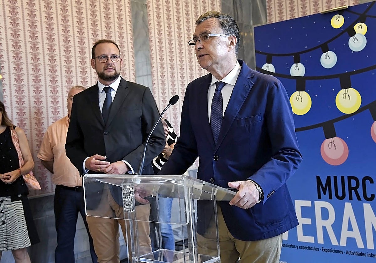 Presentación del programa en el Teatro Romea, este jueves.