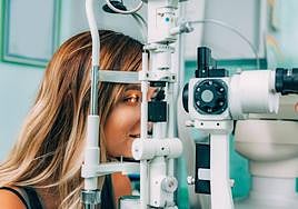 La exposición solar y el agua de las piscinas, principalescausantes del incremento de las conjuntivitis en verano