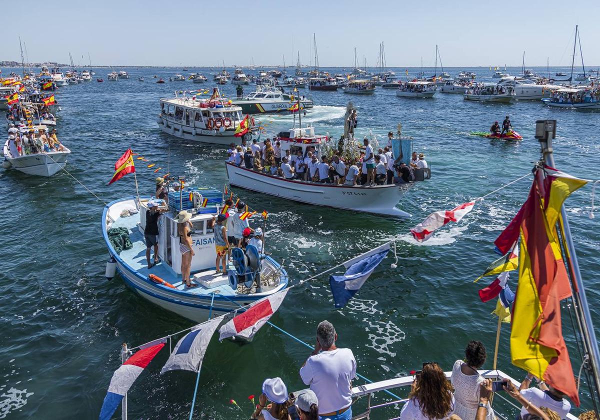 La procesión marítima de la Virgen del Carmen es uno de los momentos más esperados del programa.