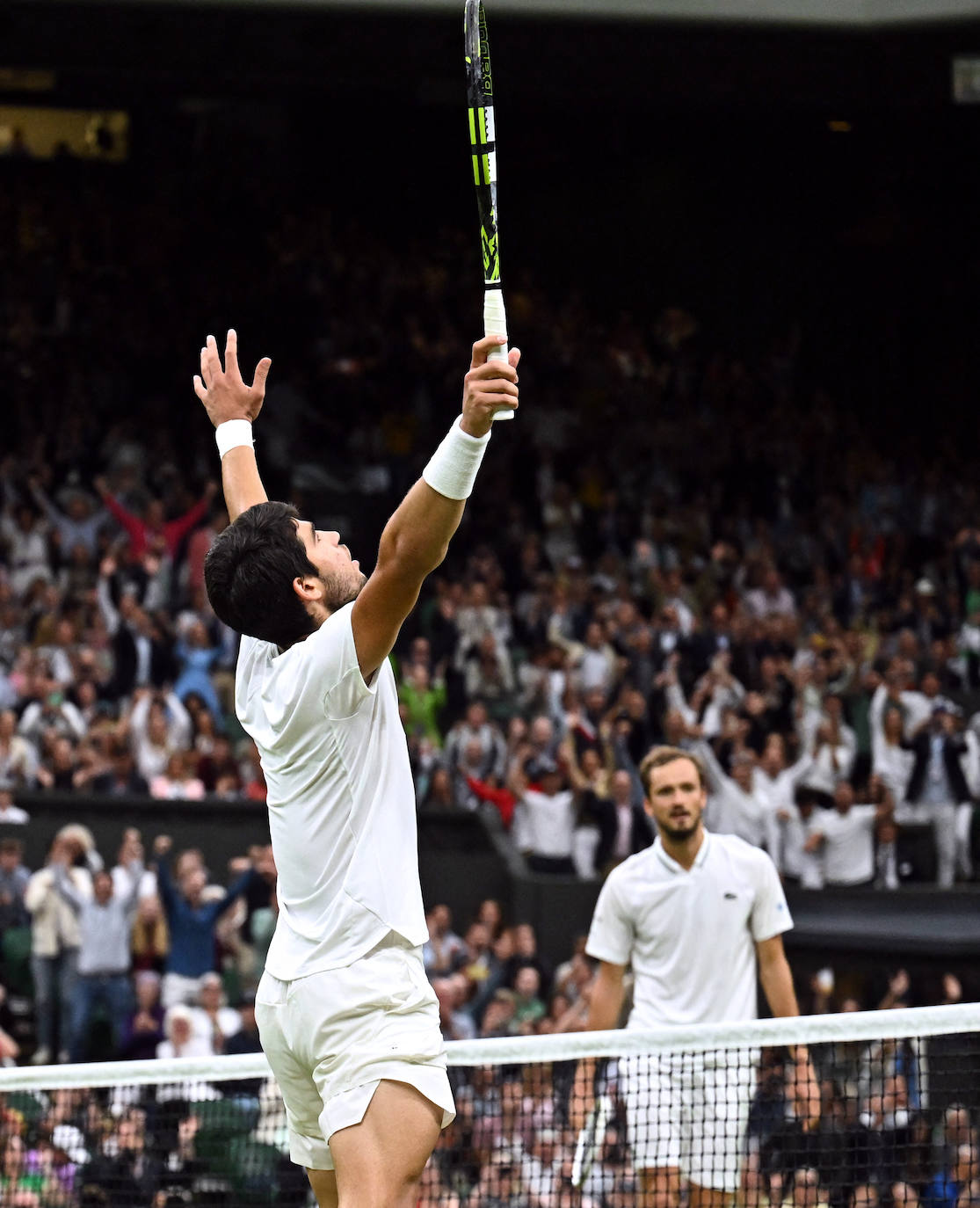 Alcaraz se da un festín y jugará su primera final de Wimbledon