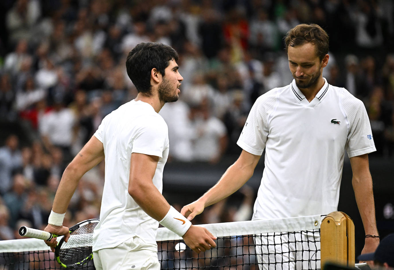 Alcaraz se da un festín y jugará su primera final de Wimbledon