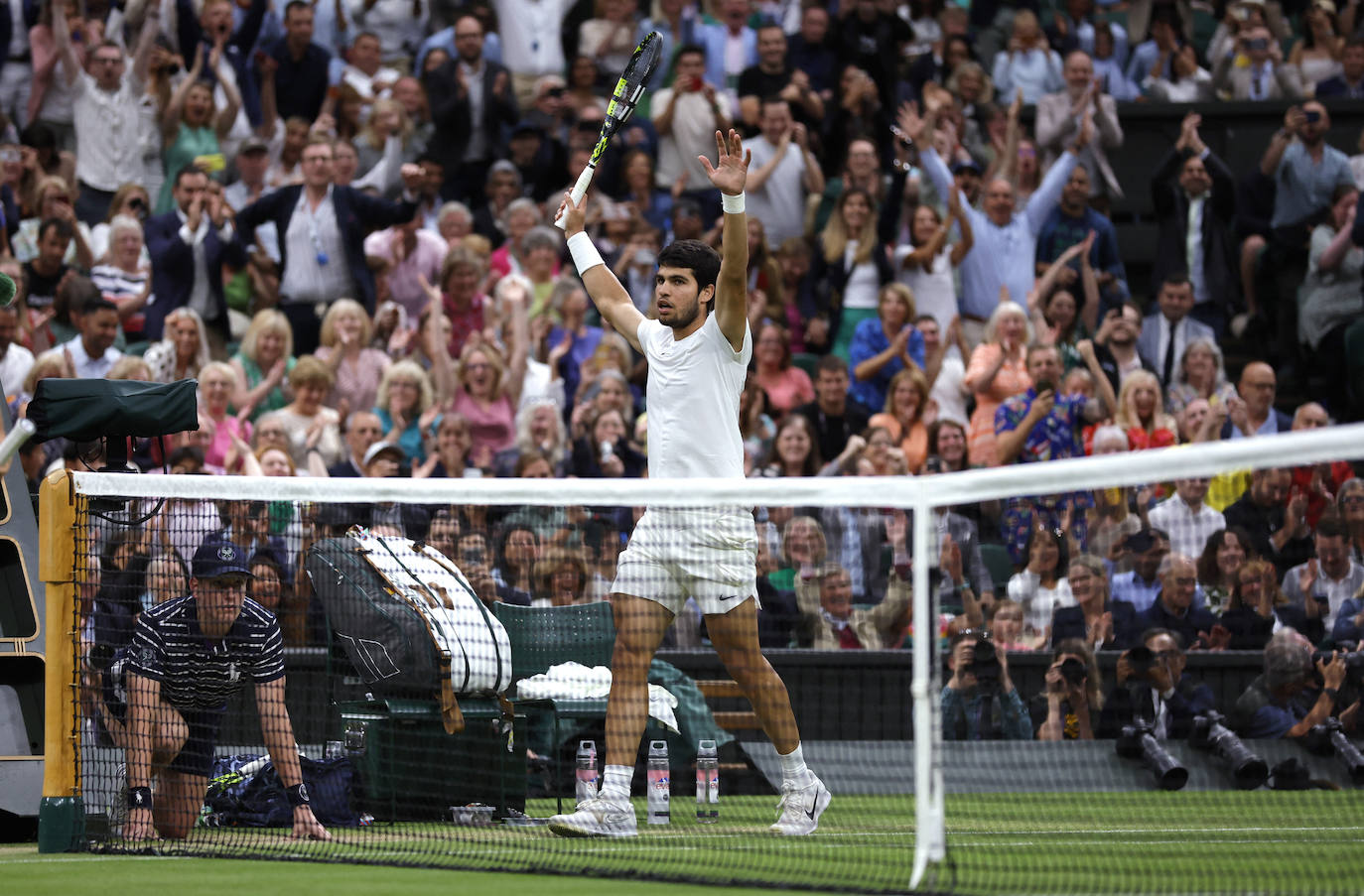 Alcaraz se da un festín y jugará su primera final de Wimbledon