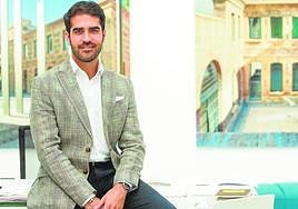 Diego Avilés, nuevo concejal de Cultura, posa en su despacho del primer edificio restaurado de la Cárcel Vieja.