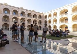 Alumnos en el campus de la UPCT en una imagen de archivo.