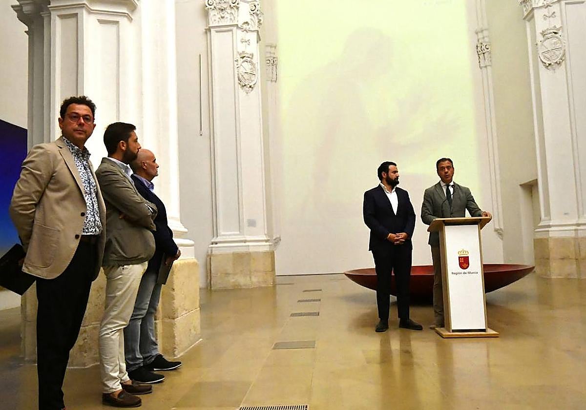 El consejero de Cultura, Marcos Ortuño, junto al alcalde de La Unión, Joaquín Zapata.