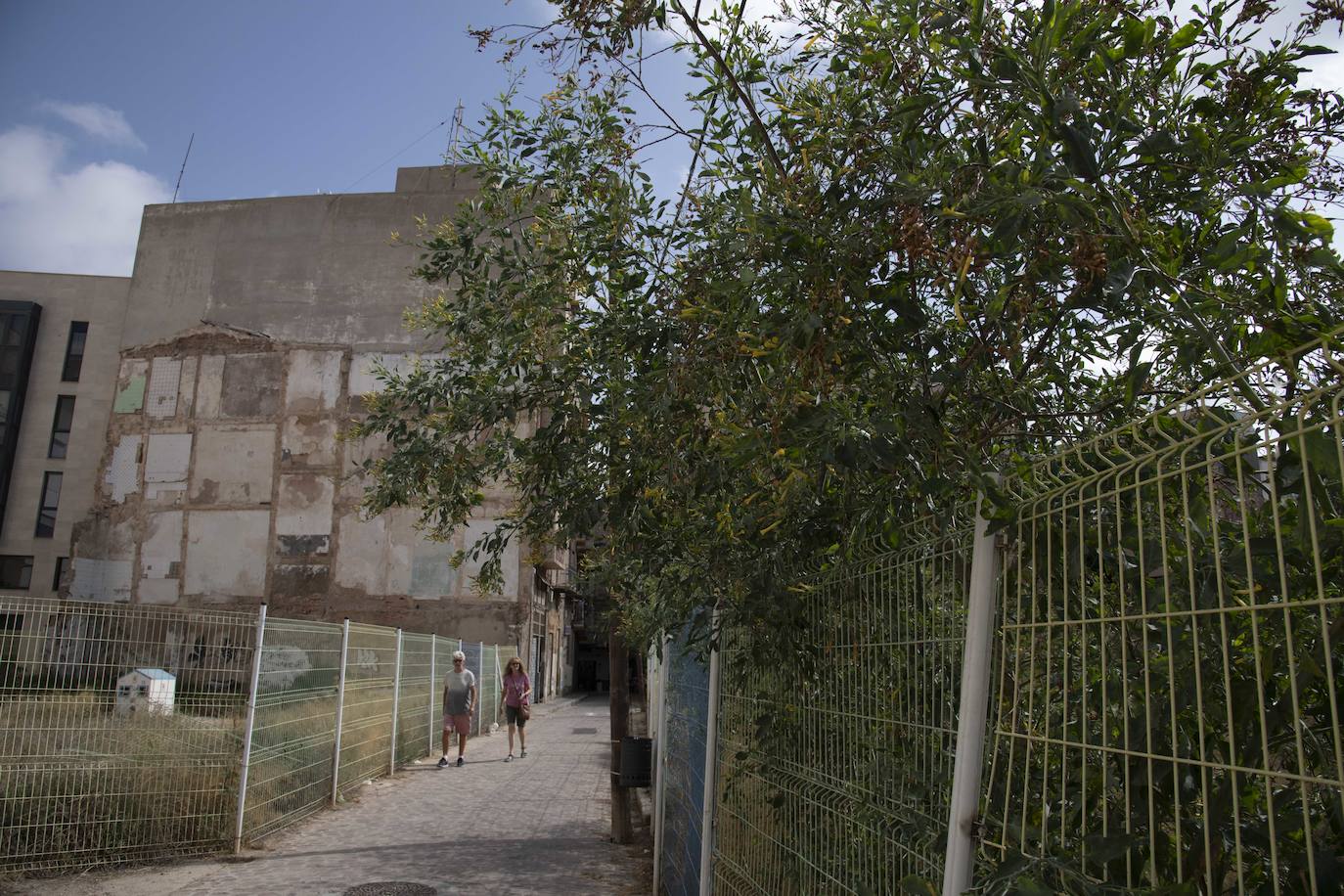 Vecinos del centro de Cartagena alertan de la suciedad en calles muy turísticas