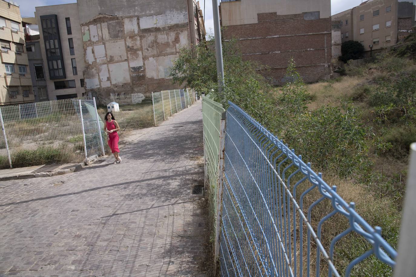 Vecinos del centro de Cartagena alertan de la suciedad en calles muy turísticas