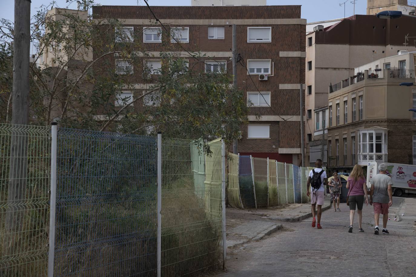 Vecinos del centro de Cartagena alertan de la suciedad en calles muy turísticas