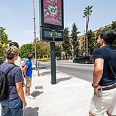 Las olas de calor disparan a 28 grados la temperatura del mar en la Región de Murcia