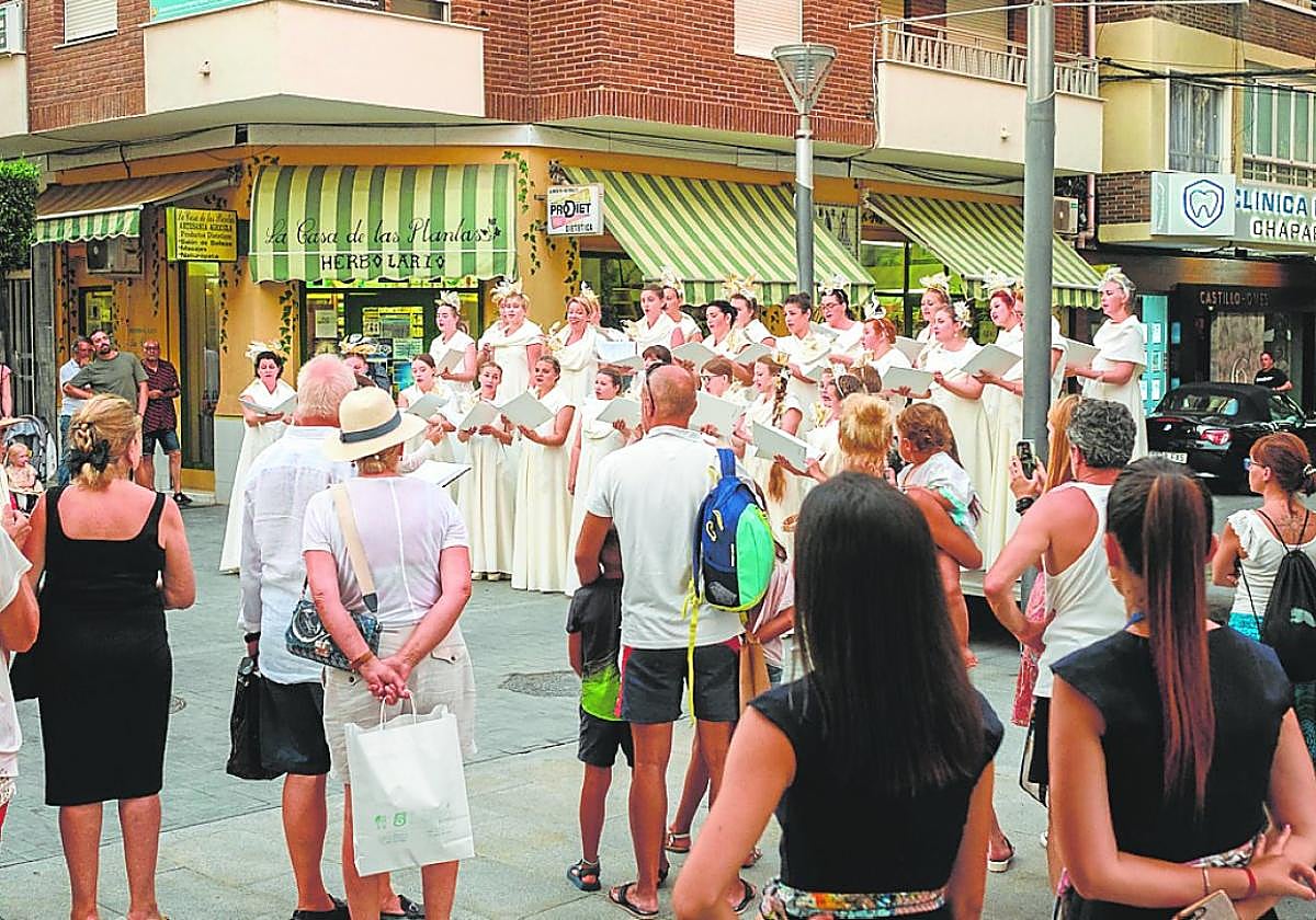 Recital en la calle, durante la pasada edición del Certamen de Habaneras.