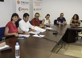 González Veracruz (i) junto al presidente de Ceclor en su encuentro con empresarios.