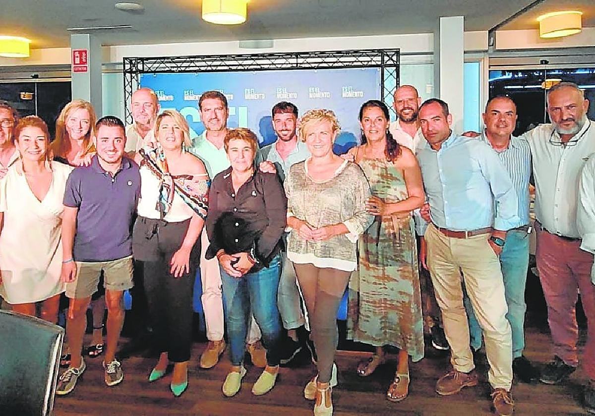 Responsables del PP cartagenero, entre ellos Noelia Arroyo, festejando por anticipado en el acto de cierre de campaña.