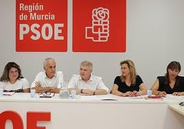 José Vélez, en el centro, en la Comisión Ejecutiva Regional del partido celebrada este miércoles.