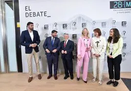 Antelo, López Miras, Vélez, María José Ros, María Marín y Helena Vidal, antes del inicio del debate electoral en La 7 TV.