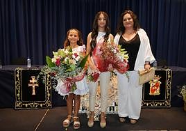 Natalia y Andrea López Popescu, junto a la caballista del año, María José Molero.