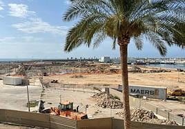 Vista de las obras en el puerto desde el edificio de Aduanas.