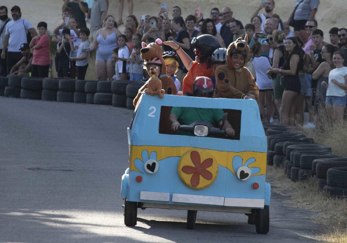 Las imágenes de la carrera de autos locos en Canteras