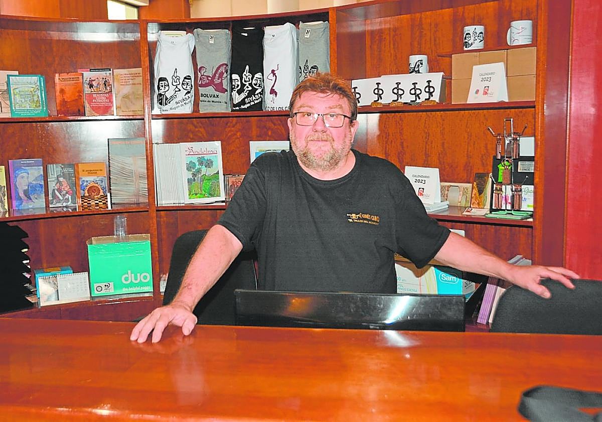 Ginés Cano, en su puesto de trabajo en el Museo Siyâsa de Cieza.