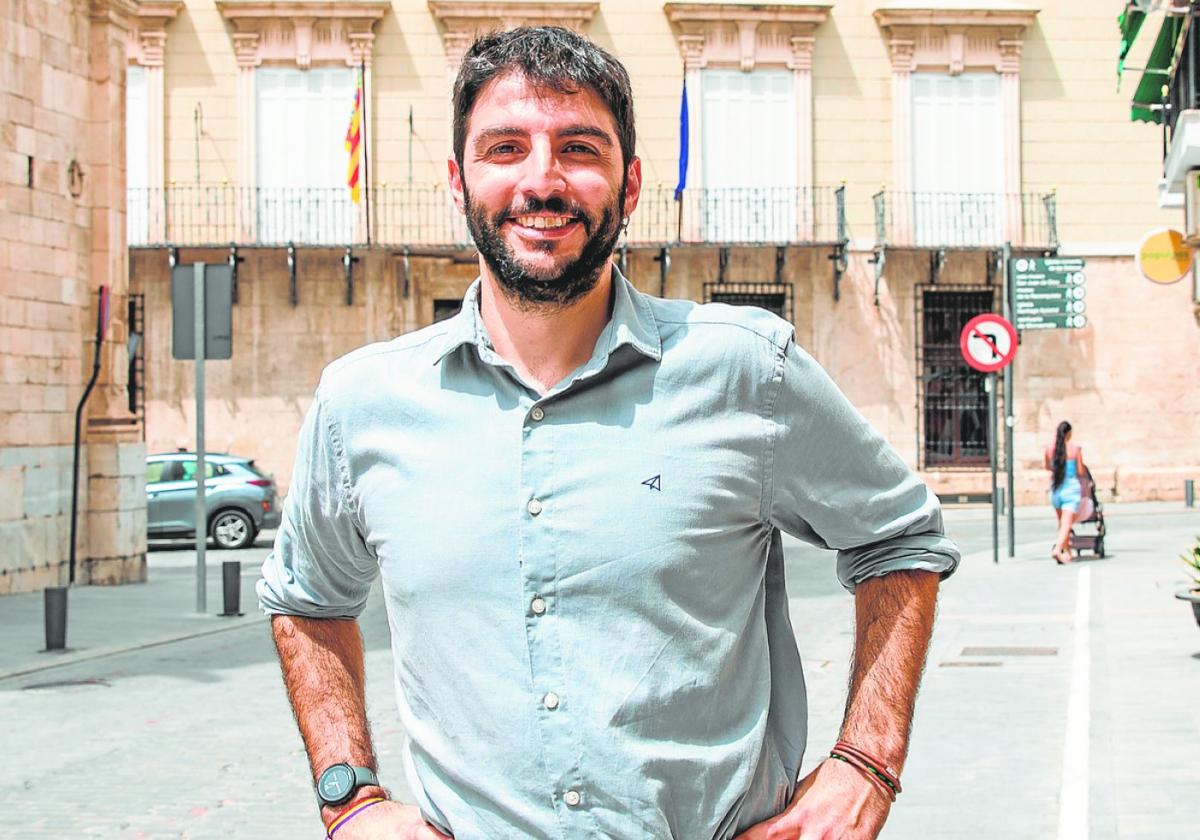 Carlos Bernabé: «Como concejal, jamás he tenido que pedir permiso a Madrid o a Valencia»