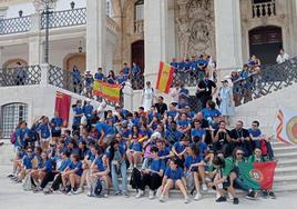 Jóvenes murcianos junto a otros franceses y portugueses en la Universidad de Coimbra, el pasado sábado.