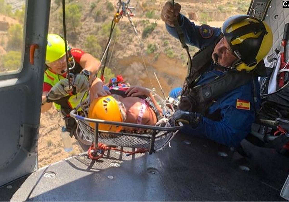 Rescate de la mujer herida en un paraje de Abanilla.