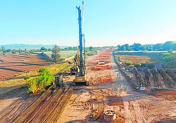 Imagen actual de las obras en el entorno de Los Sifones, tomada desde la circunvalación norte de Totana.