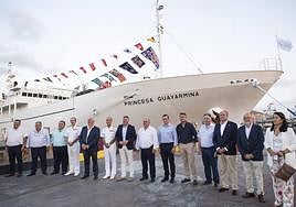 La nueva embarcación del grupo Ricardo Fuentes en su presentación este lunes.