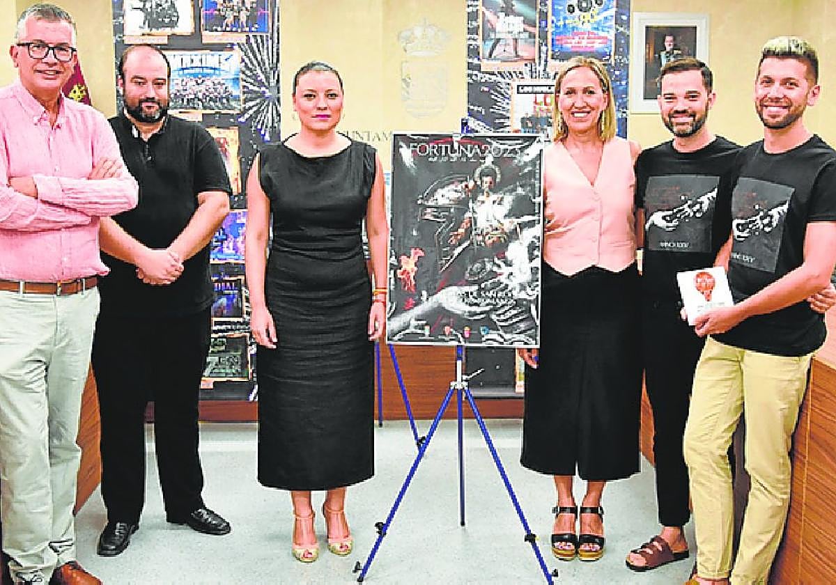 Juan Olmeda, Juan Carlos Ponce, Cati Herrero, Mercedes Bernal y los fotógrafos autores del cartel, Juanjo y David.