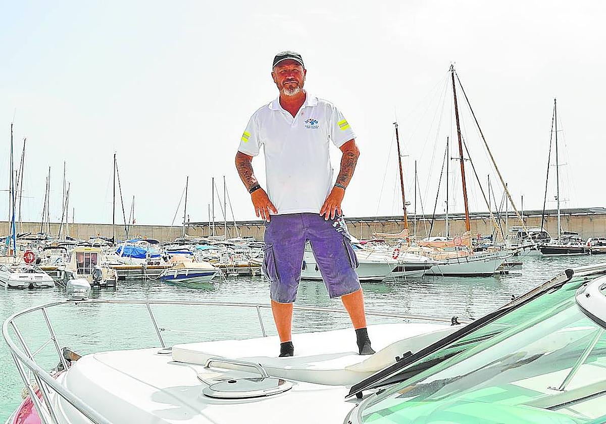 Juan Sánchez en el puerto deportivo de Juan Montiel.