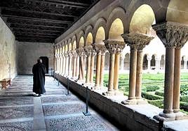 Monasterio de Santo Domingo de Silos. Claustro del monasterio situado en la provincia de Burgos.