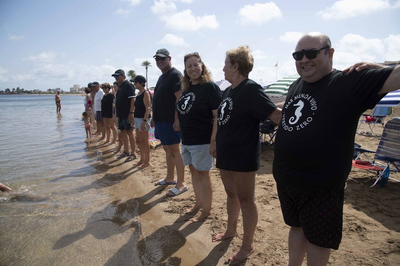 El tercer abrazo al Mar Menor, en imágenes