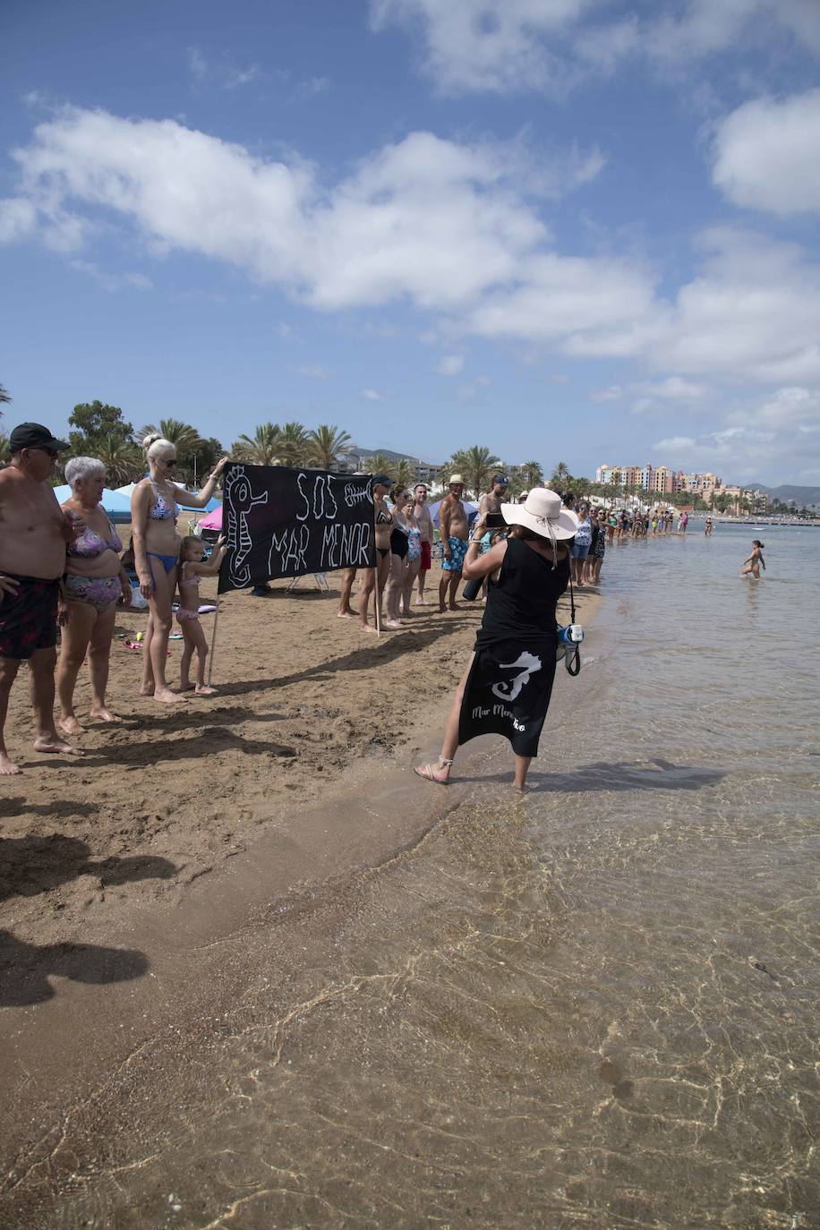 El tercer abrazo al Mar Menor, en imágenes