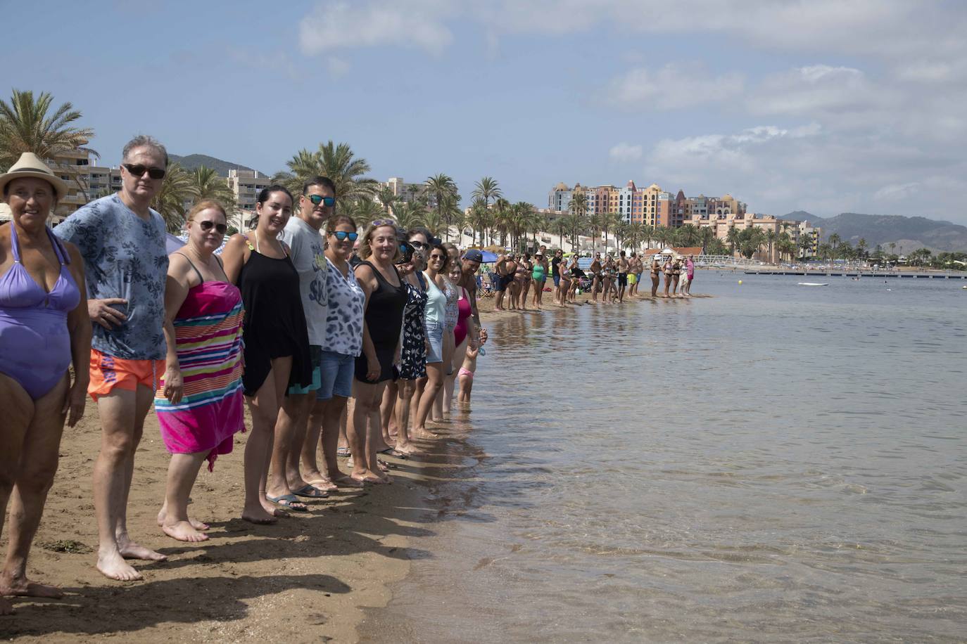 El tercer abrazo al Mar Menor, en imágenes